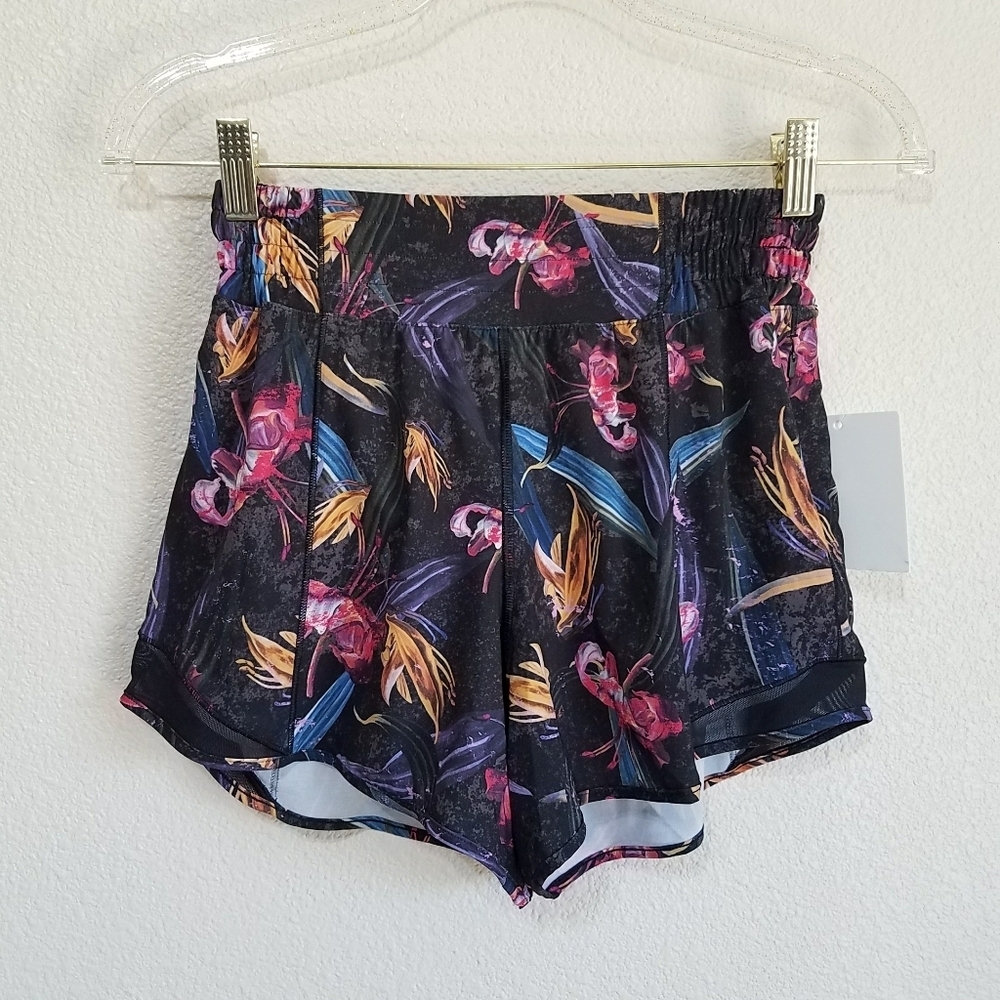 Lululemon Hotty Hot High-Rise Lined Short 4"
